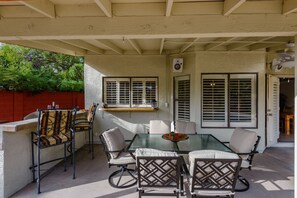 House, 4 Bedrooms | Balcony