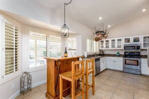 House, 4 Bedrooms | Private kitchen | Fridge, microwave, oven, coffee/tea maker