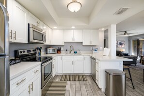 Kondominium, 3 kamar tidur | Dapur pribadi | Lemari es, microwave, oven, dan mesin pencuci piring