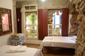 Minibar, iron/ironing board, free WiFi, bed sheets