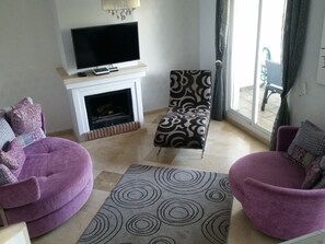 Televisie en een open haard