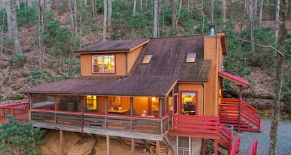 Hot Tub - Screen Porch - Rockers - Fire Pit - Cozy - Clean - Fast Wi-Fi - 5 Star