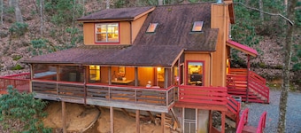 Hot Tub - Screen Porch - Rockers - Fire Pit - Cozy - Clean - Fast Wi-Fi - 5 Star