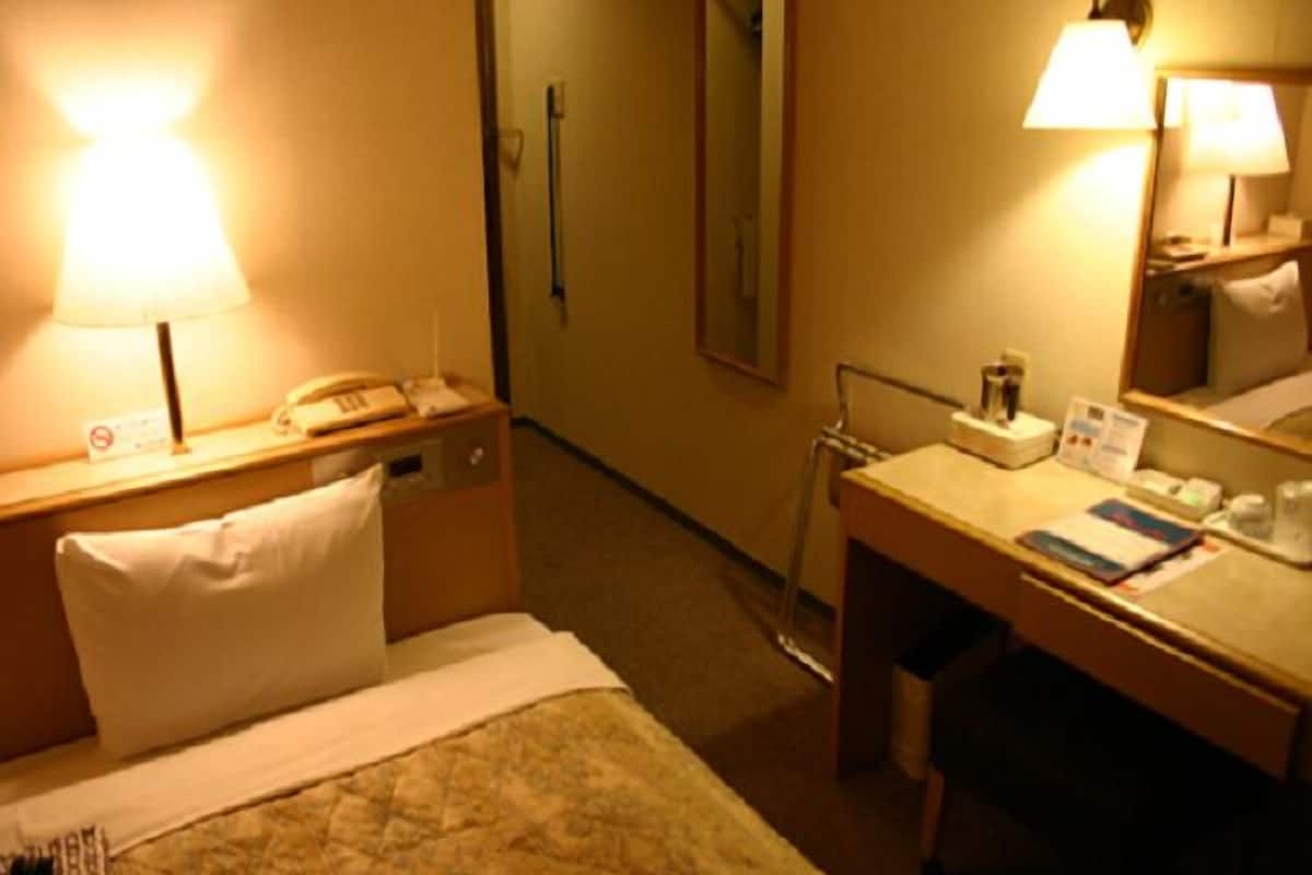 Desk, free WiFi
