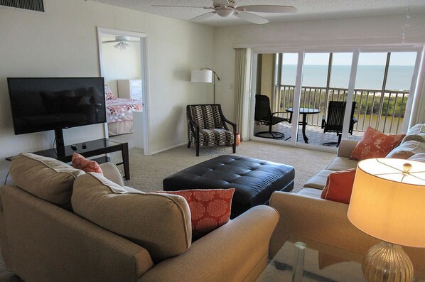 Condo, 2 Bedrooms | Living area