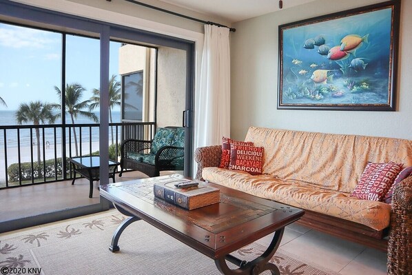 コンドミニアム 2 ベッドルーム | リビングルーム | テレビ、コンピューター