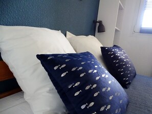 4 bedrooms, in-room safe, iron/ironing board, free WiFi