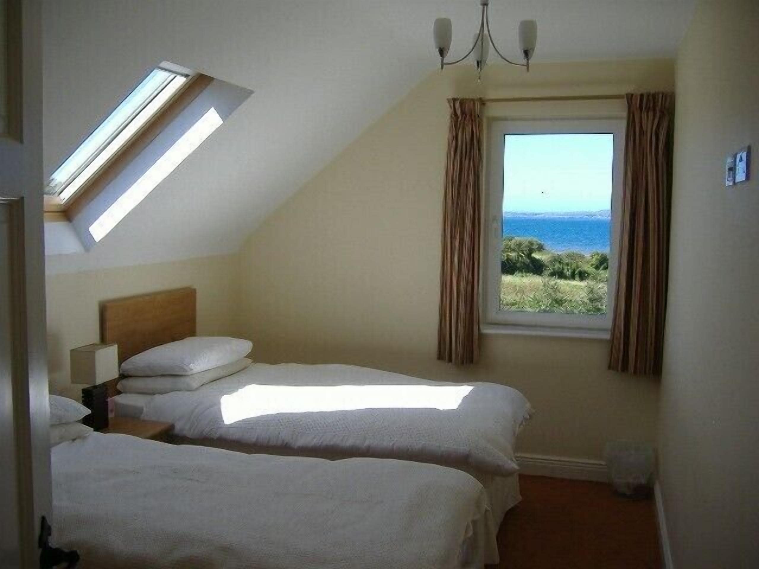 4 chambres, fer et planche à repasser, Wi-Fi gratuit, draps fournis