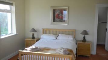 4 bedrooms, iron/ironing board, free WiFi, bed sheets