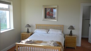 4 bedrooms, iron/ironing board, free WiFi, bed sheets - Stunning Beachfront Cottage  Ballybunion (Ballybunion,)