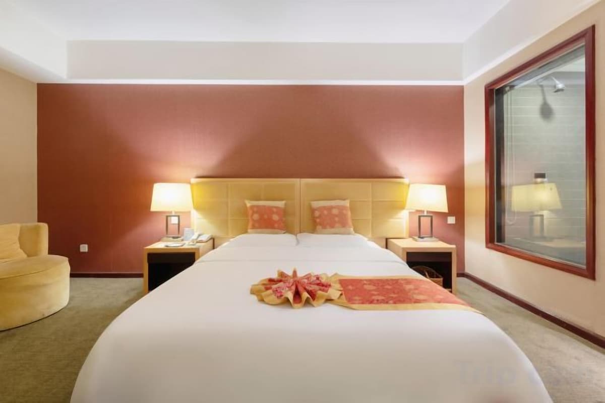 Minibar, in-room safe, desk, blackout curtains