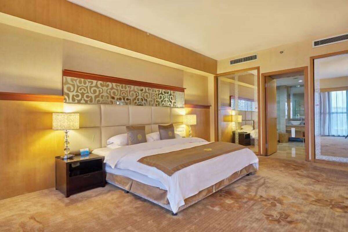 Minibar, in-room safe, desk, blackout curtains