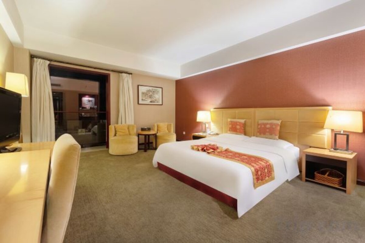 Minibar, in-room safe, desk, blackout curtains