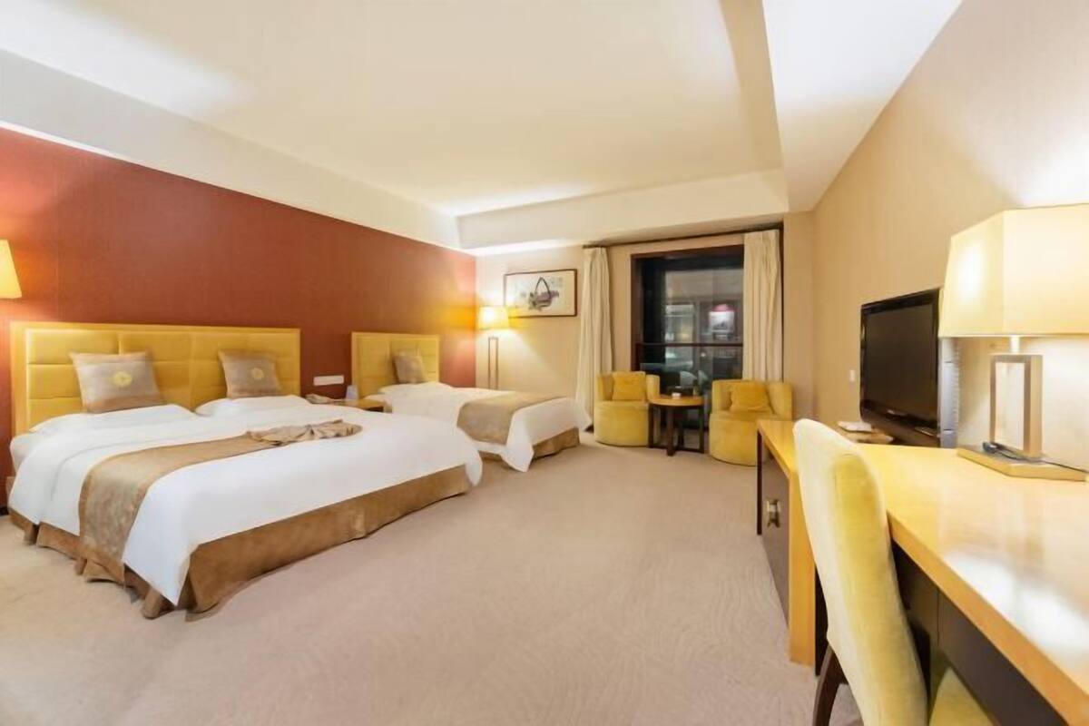 Minibar, in-room safe, desk, blackout curtains