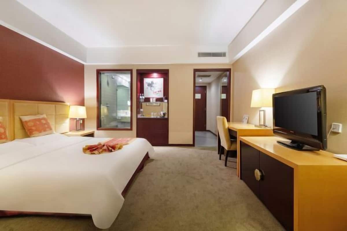 Minibar, in-room safe, desk, blackout curtains
