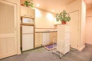 Apartemen, 2 kamar tidur, pemandangan kota | Dapur pribadi | Lemari es besar, microwave, oven, dan kompor