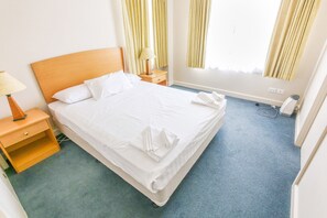 Apartemen, 2 kamar tidur, pemandangan kota | 2 kamar tidur, meja kerja, setrika/meja setrika, dan Wi-Fi gratis