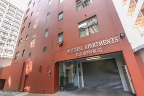 Front of property - Imperial Garden 2 Bedroom Apartment (Auckland)