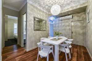 Departamento, 3 habitaciones, cocina, planta baja | Ropa de cama de alta calidad y insonorización