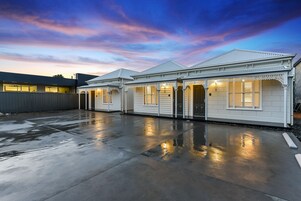 Fachada del alojamiento - Noche