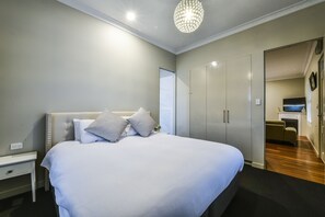 Departamento, 3 habitaciones, cocina, planta baja | Ropa de cama de alta calidad y insonorización