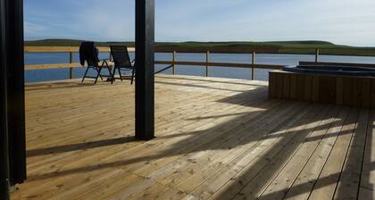 Isolated lakeside house, view of glaciers & volcanoes, good for day trips - new!