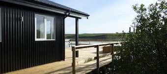 Isolated lakeside house, view of glaciers & volcanoes, good for day trips - new!