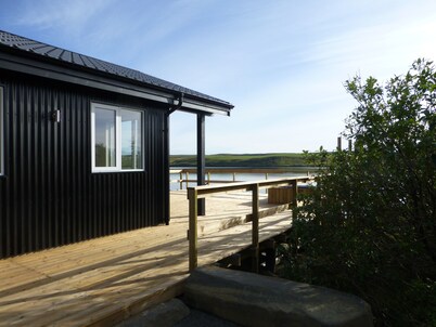 Isolated lakeside house, view of glaciers & volcanoes, good for day trips - new!