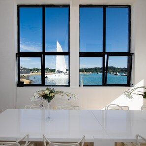 Dining - A boathouse on the Beach, sea view, 4 bedrooms (Paimpol)