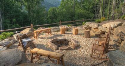 Splendid Cozy Log Cabin with Beautiful Mountain Views!