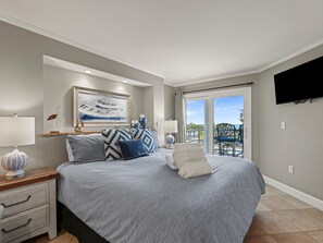 2 bedrooms, iron/ironing board, free WiFi, bed sheets - Direct Beachfront & Poolside • Must See Renovation (Hilton Head Island)