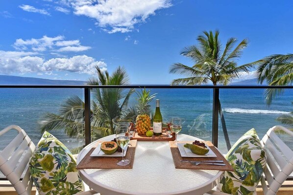Outdoor dining - MA 602 Kaanapali OceanFront Studio Ocean View Pool (Lahaina)