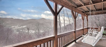 2 Master Suites - Mountain Views Every Room - Hot Tub - Fire Pit - Clean & Cozy!