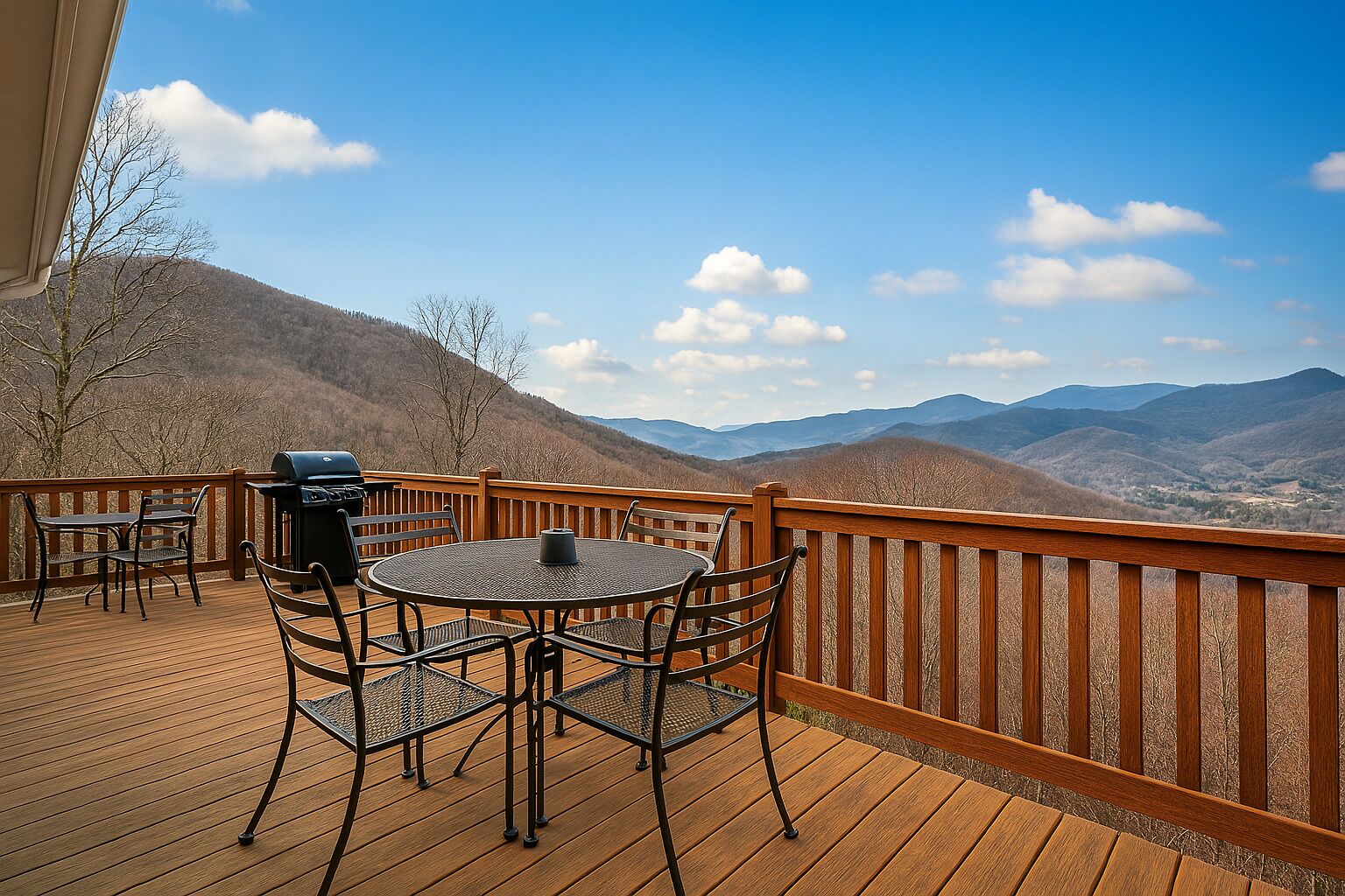 Une terrasse en bois avec une table ronde et des chaises, offrant une vue sur un paysage montagneux.
