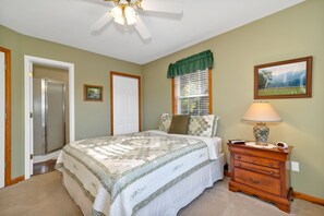 2 bedrooms, iron/ironing board, free WiFi, bed sheets - 2 Master Suites - Mountain Views Every Room - Hot Tub - Fire Pit - Clean & Cozy! (Maggie Valley)