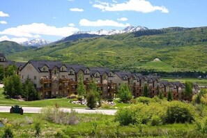 Exterior - 3 BR Deluxe light-filled end unit with gourmet kitchen. (Eden)