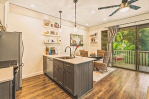 Kylskåp, mikrovågsugn, ugn och spishäll