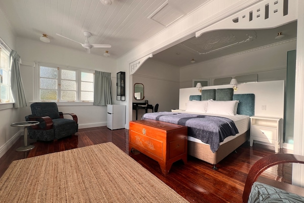 Deluxe Double Room, 1 King Bed | Premium bedding, minibar, desk, laptop workspace