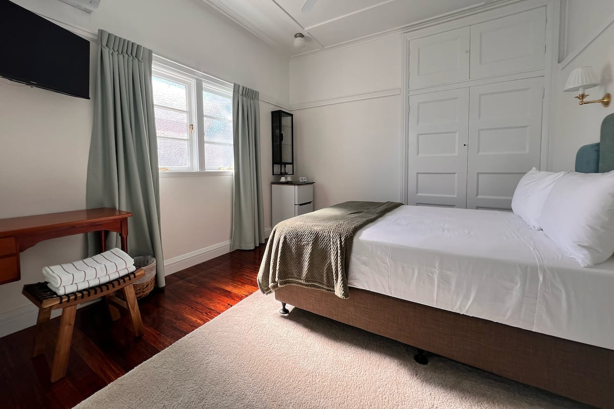 Habitación doble estándar | 1 habitación, ropa de cama de alta calidad, minibar y escritorio