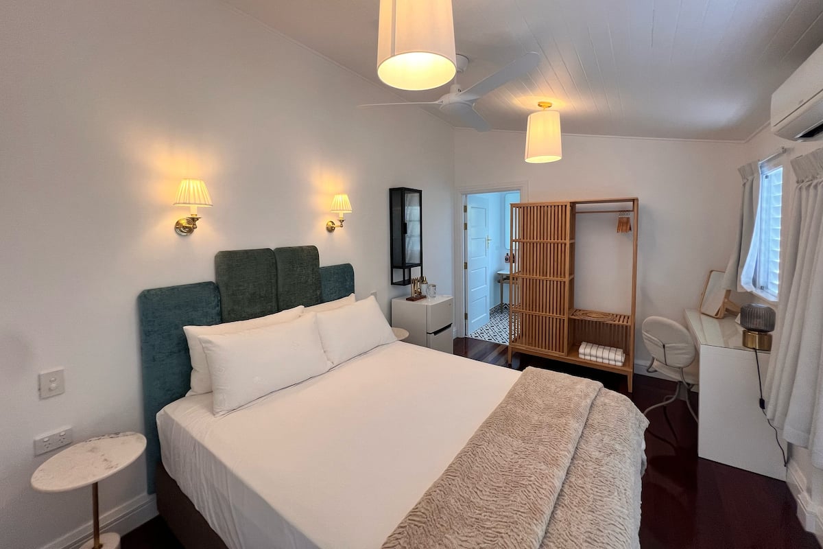 Habitación doble Confort | 1 habitación, ropa de cama de alta calidad, minibar y escritorio