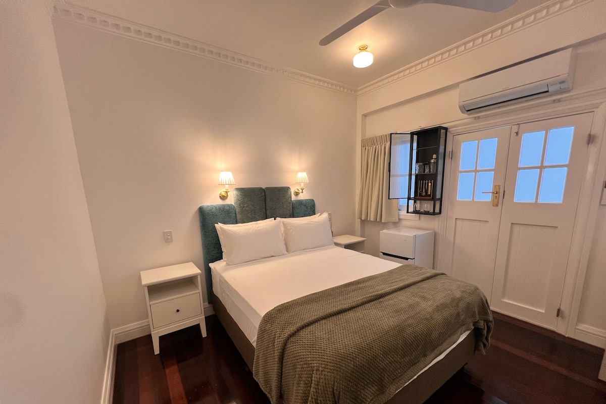 1 habitación, ropa de cama de alta calidad, minibar y escritorio