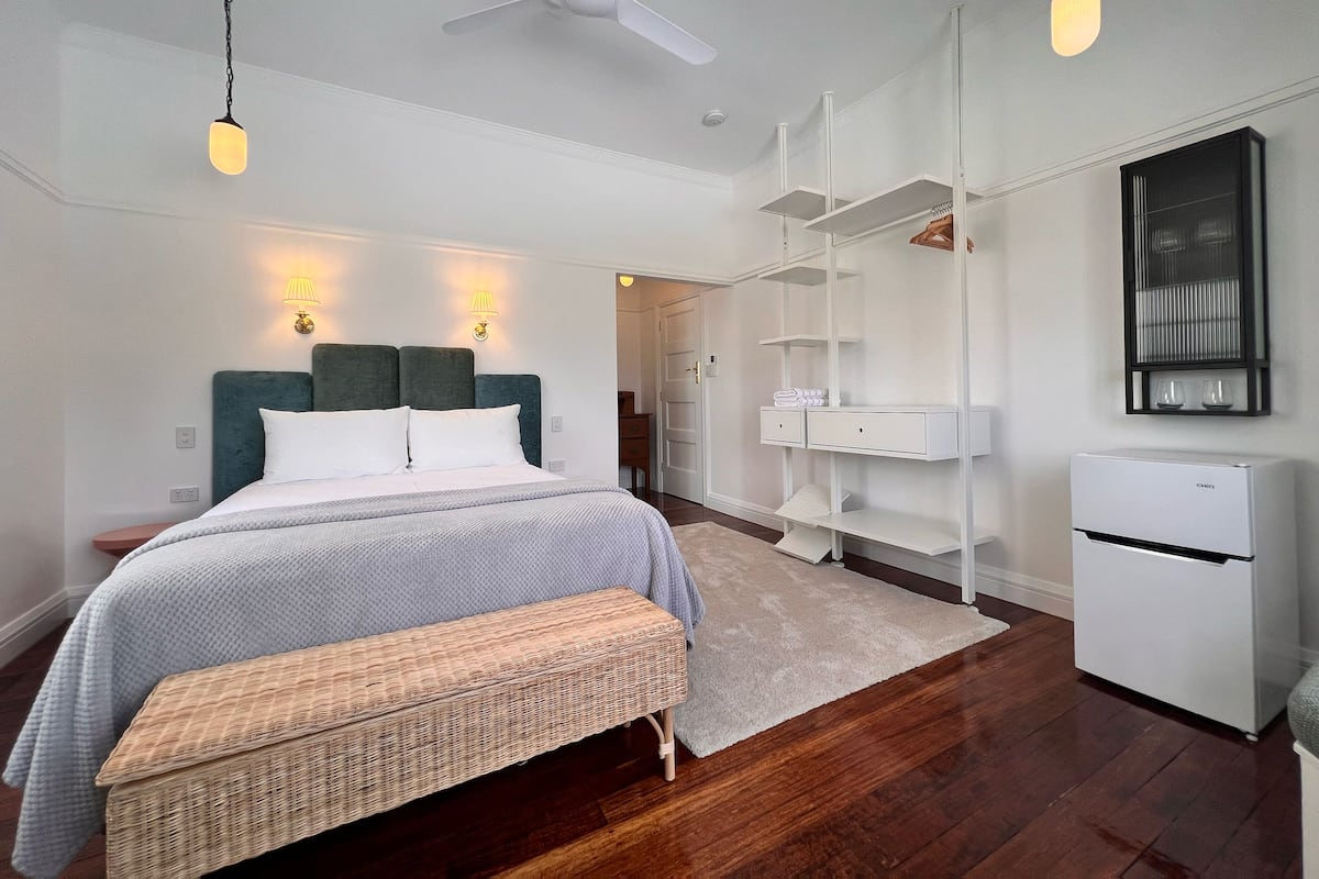 Habitación doble panorámica, para no fumadores, vista a la bahía | 1 habitación, ropa de cama de alta calidad, minibar y escritorio