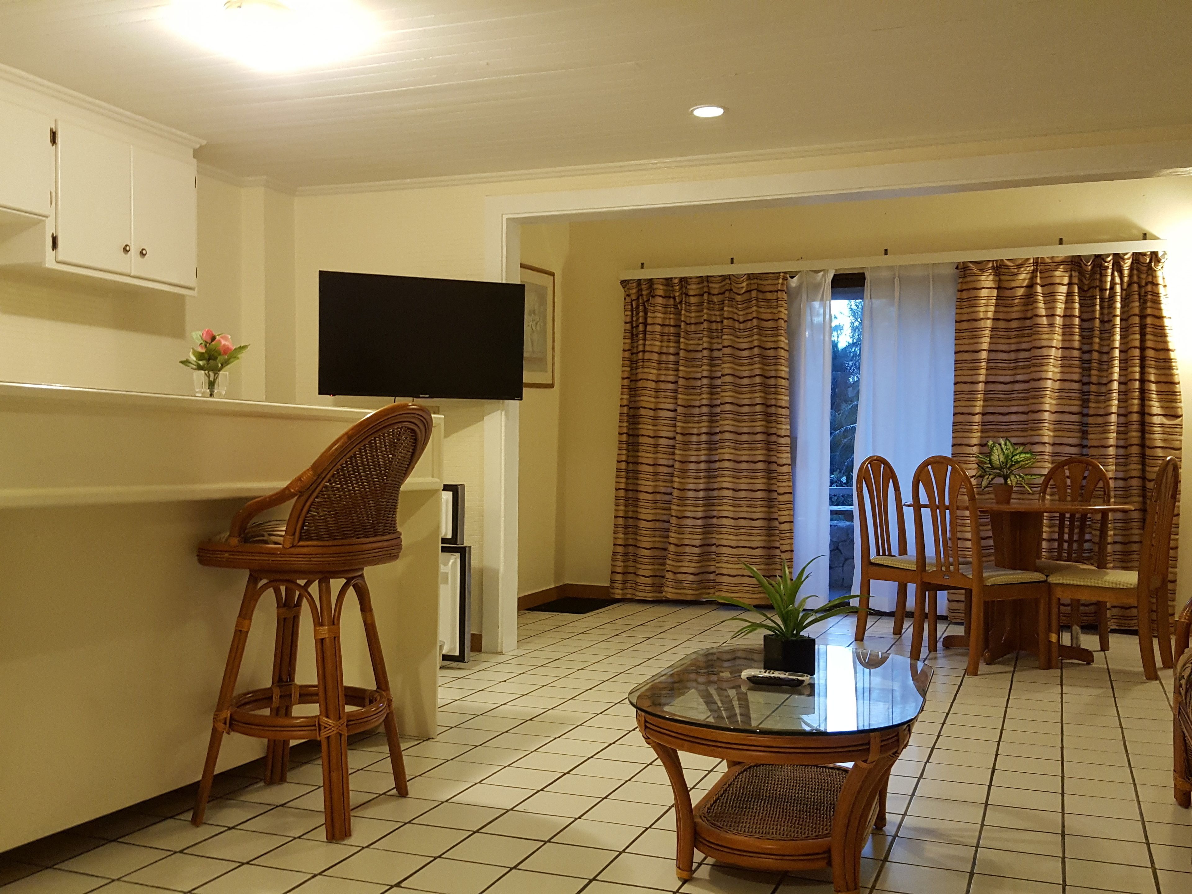Superior Twin Room, Partial Ocean View | Living area | Flat-screen TV
