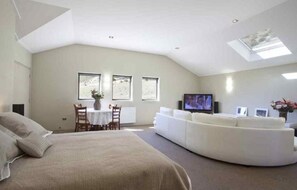 Coronet Apartment | Pillowtop beds, soundproofing, iron/ironing board, free WiFi - Gibbston House (Gibbston)