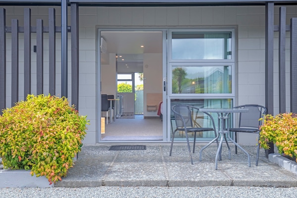 Individually decorated, free cots/infant beds, free WiFi, bed sheets