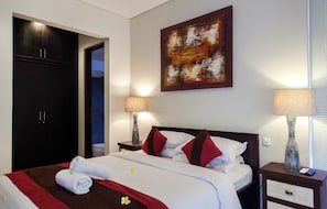 In-room safe, desk, iron/ironing board, free WiFi
