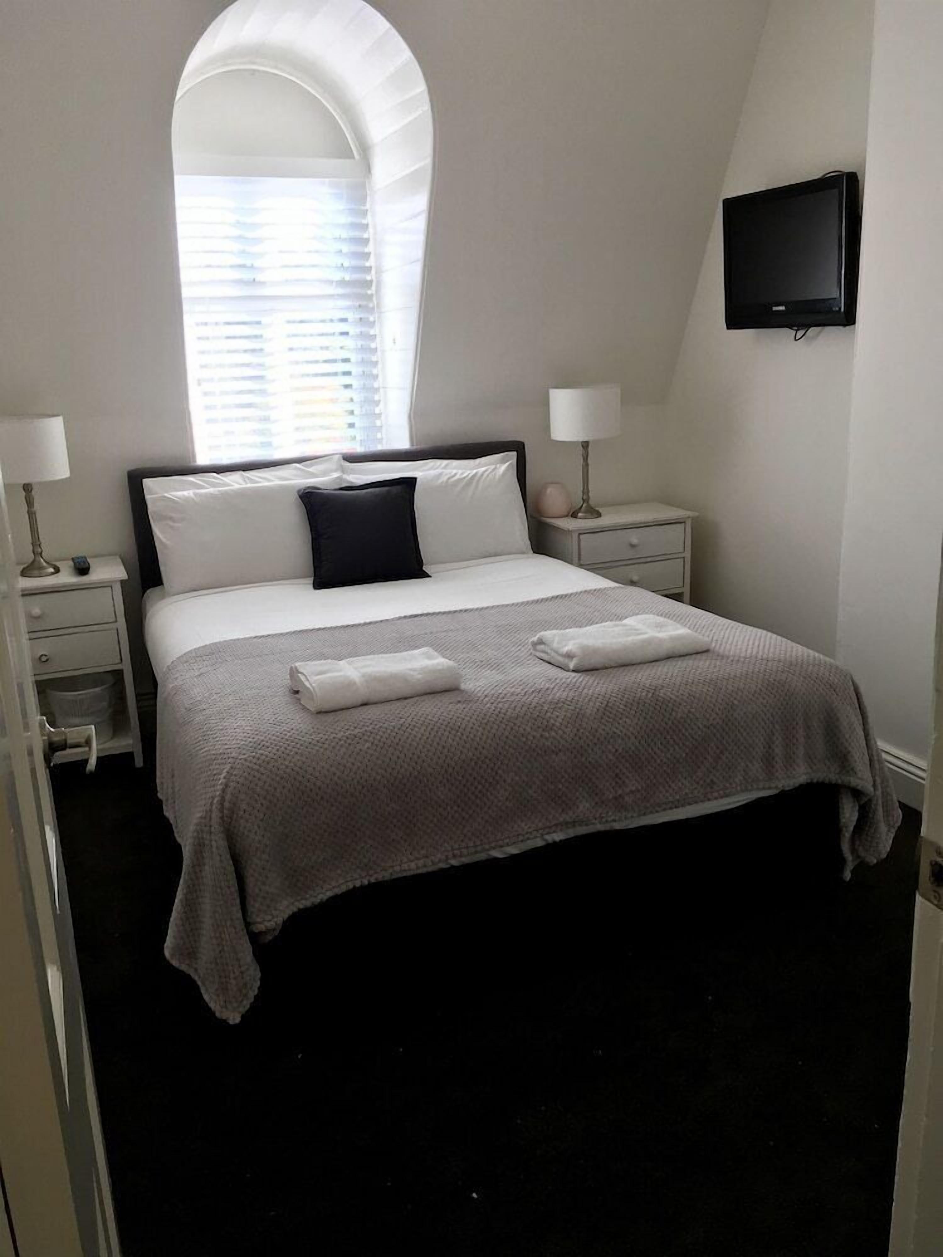 Ferros/tábuas de passar roupa, Wi-Fi de cortesia, roupa de cama