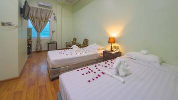 In-room safe, desk, soundproofing, free WiFi