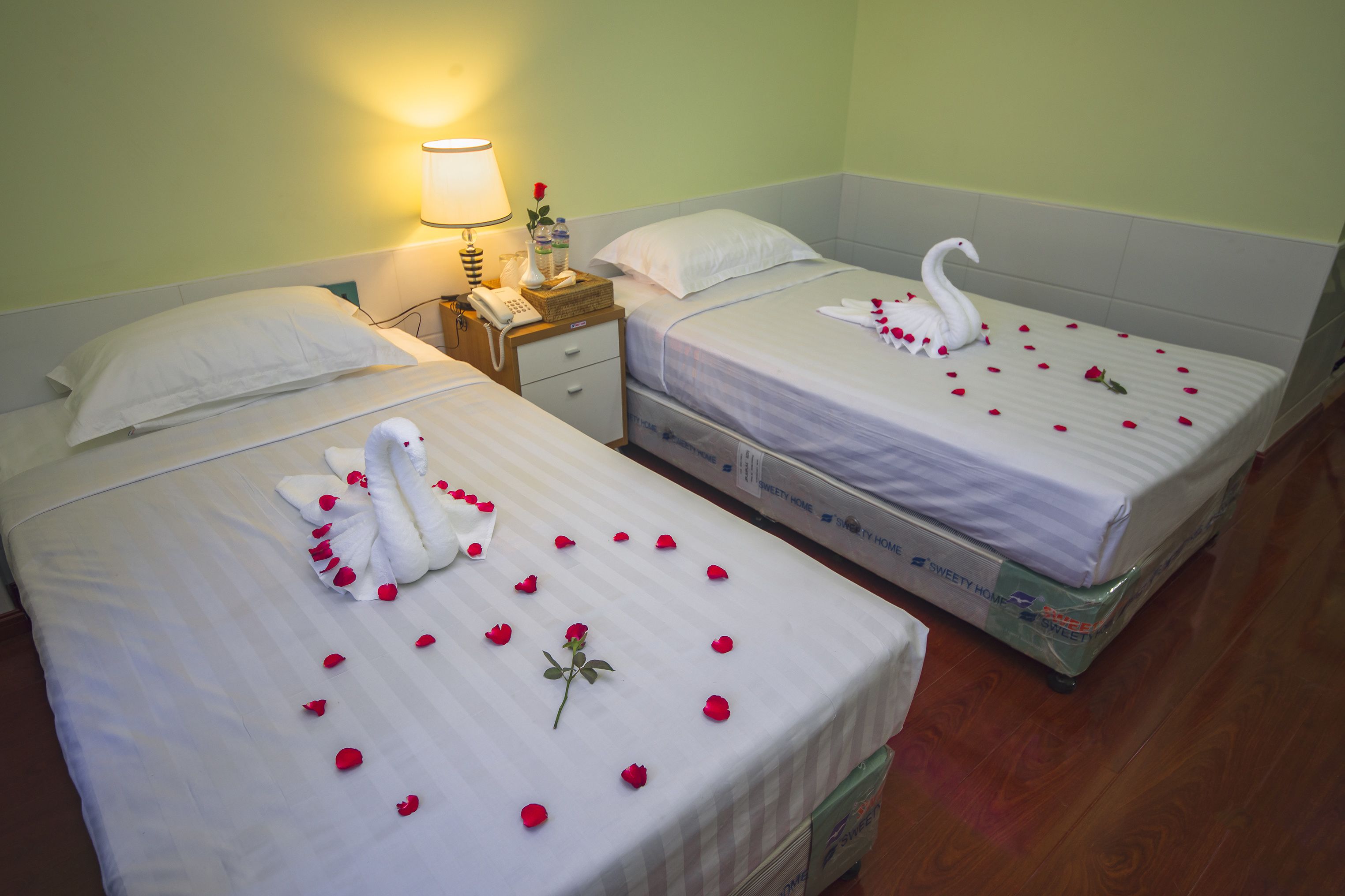 in-room safe, desk, soundproofing, free wifi