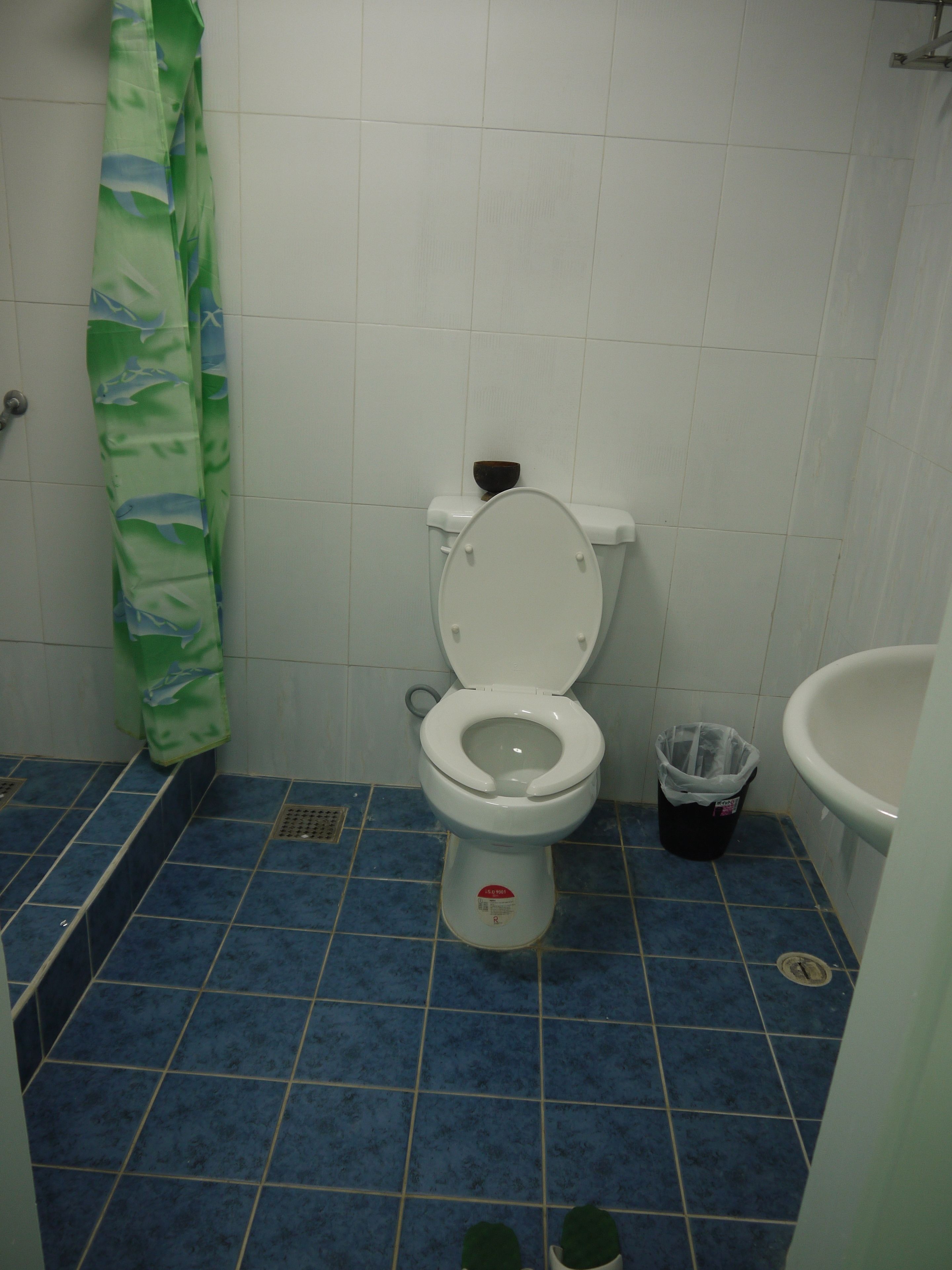 comfort double room, city view | bathroom | shower, free toiletries, hair dryer, towels